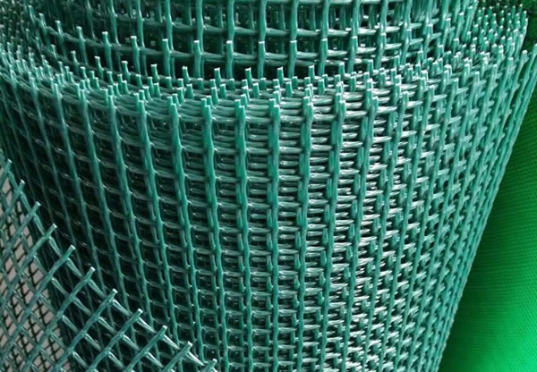 Dark green square mesh fencing rolls